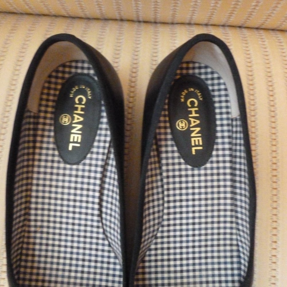 Chanel CC Logo Camellia Flower Low Heel Pumps - Picture 8 of 11